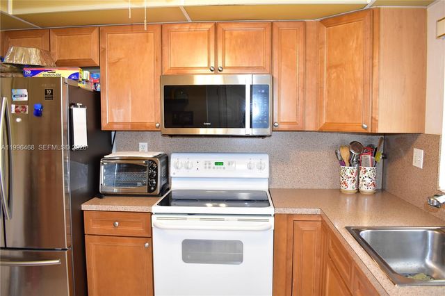 9881 Sunrise Lakes Blvd 207, Sunrise, FL 33322