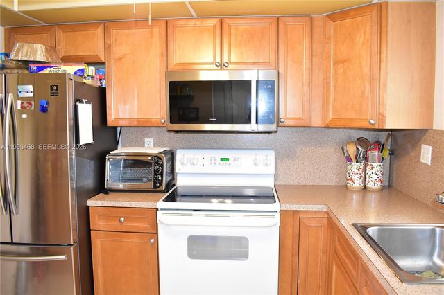 9881 Sunrise Lakes Blvd 207, Sunrise, FL 33322