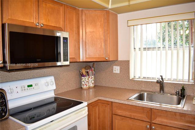 9881 Sunrise Lakes Blvd 207, Sunrise, FL 33322