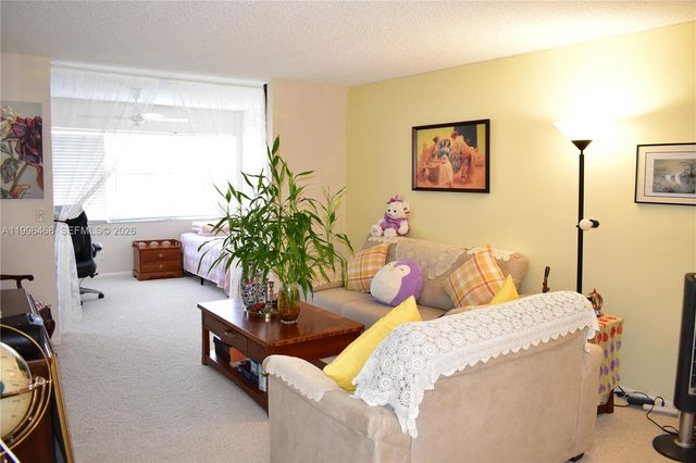 9881 Sunrise Lakes Blvd 207, Sunrise, FL 33322