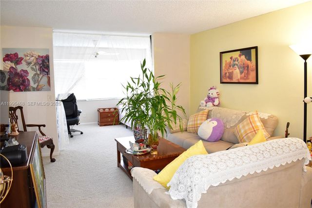 9881 Sunrise Lakes Blvd 207, Sunrise, FL 33322