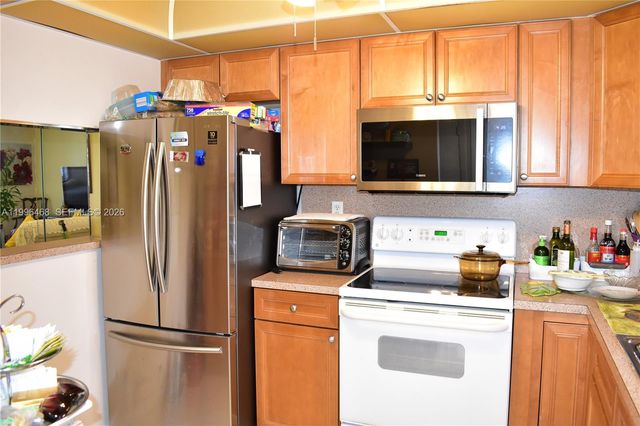 9881 Sunrise Lakes Blvd 207, Sunrise, FL 33322