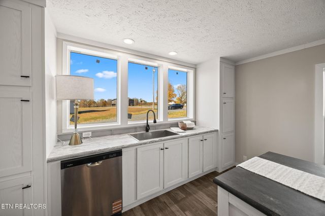 20 Pumpkintown Rd, Lafayette, TN 37083