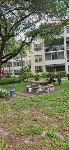 2600 NW 49th Avenue 409, Lauderdale Lakes, FL 33313