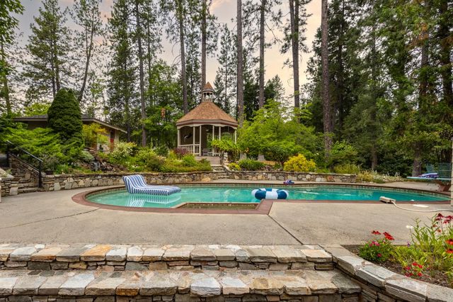 136 Orchard St, Nevada City, CA 95959