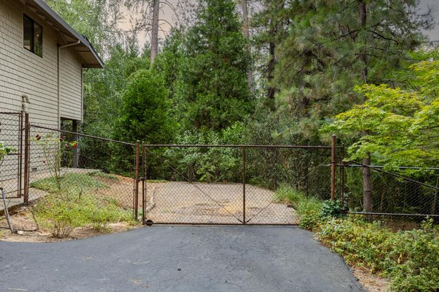 136 Orchard St, Nevada City, CA 95959