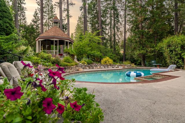 136 Orchard St, Nevada City, CA 95959