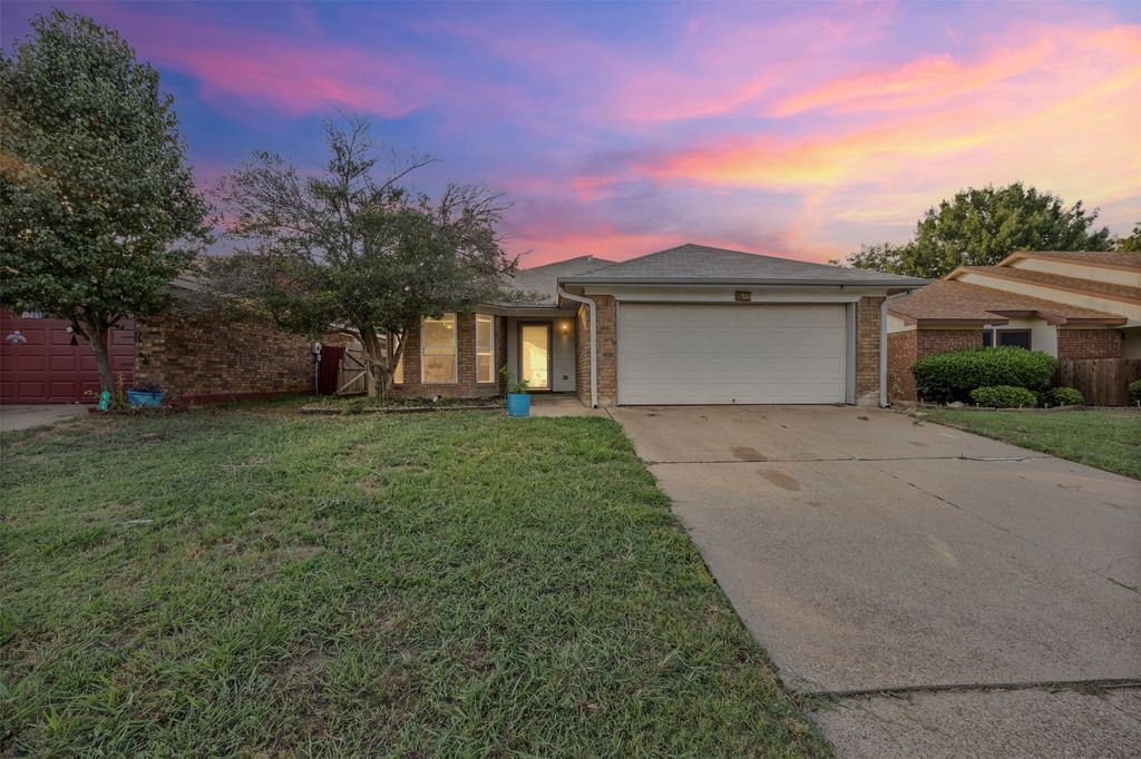 1528 Lincolnshire Way, Fort Worth, TX 76134