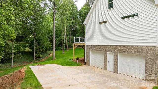 7006 Waterfront Place, Granite Falls, NC 28630