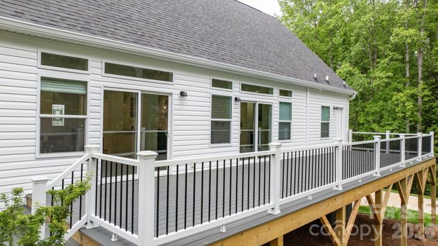 7006 Waterfront Place, Granite Falls, NC 28630