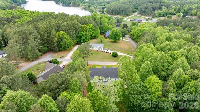 7006 Waterfront Place, Granite Falls, NC 28630