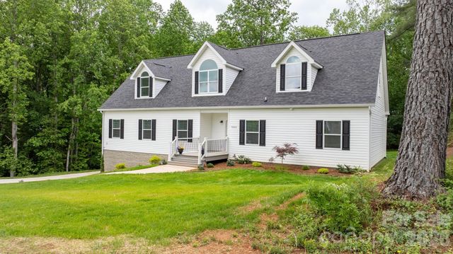 7006 Waterfront Place, Granite Falls, NC 28630