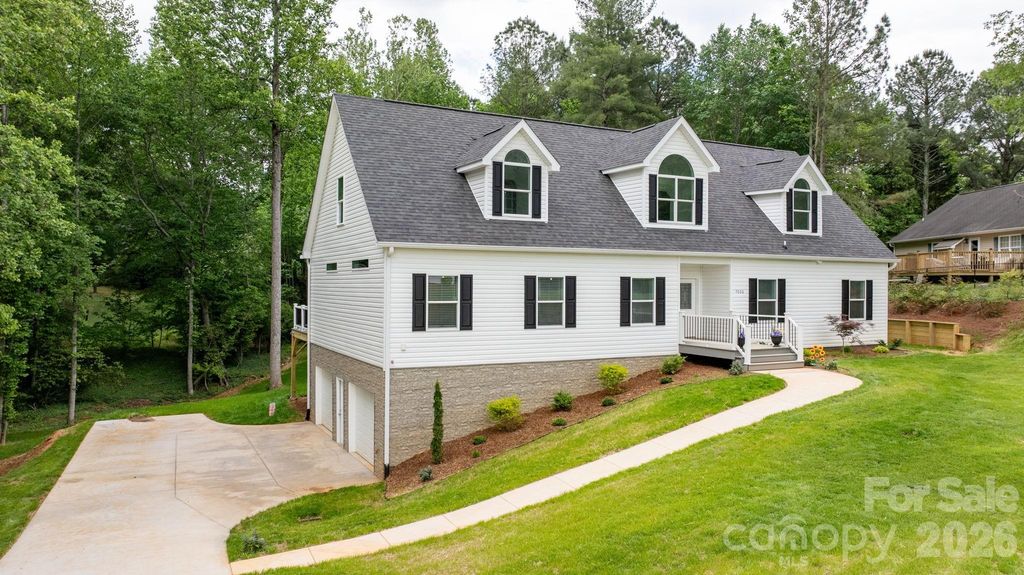 7006 Waterfront Place, Granite Falls, NC 28630
