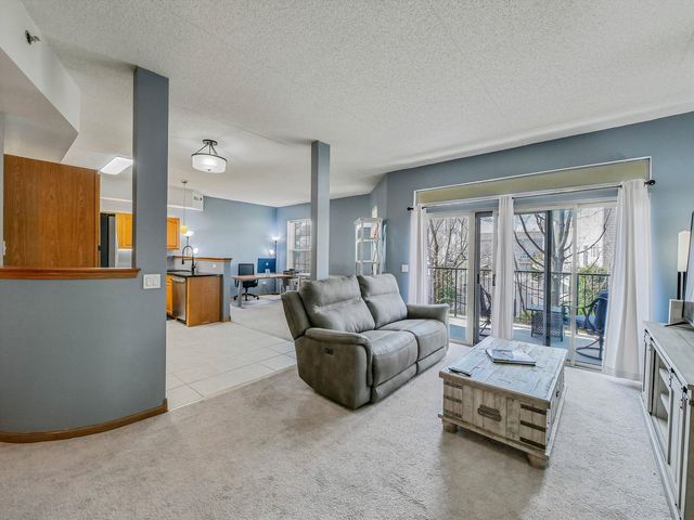 3135 Town Square Drive 104, Rolling Meadows, IL 60008