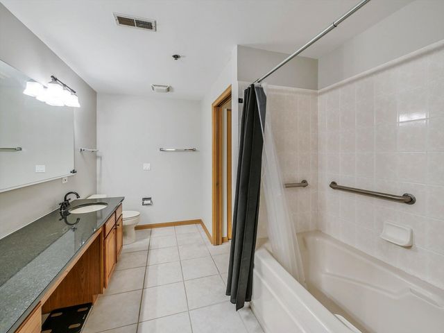 3135 Town Square Drive 104, Rolling Meadows, IL 60008