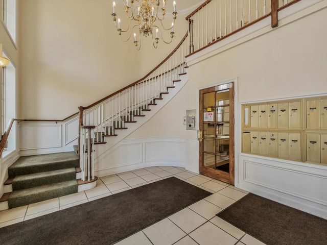 3135 Town Square Drive 104, Rolling Meadows, IL 60008