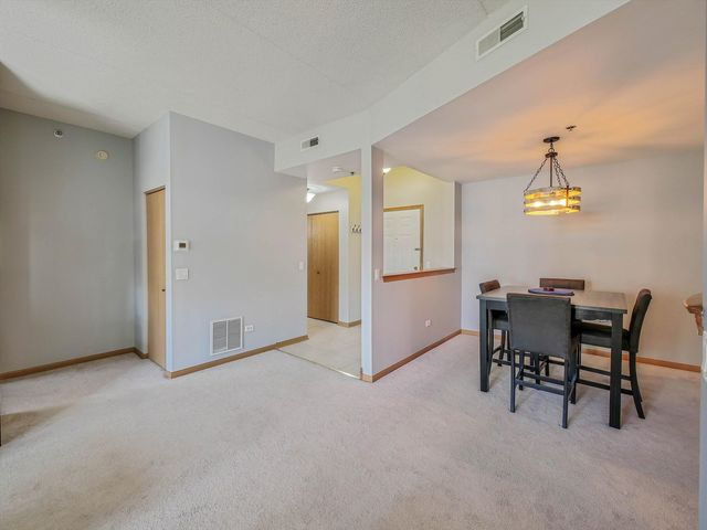 3135 Town Square Drive 104, Rolling Meadows, IL 60008