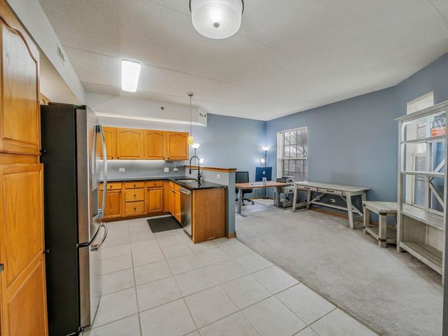 3135 Town Square Drive 104, Rolling Meadows, IL 60008