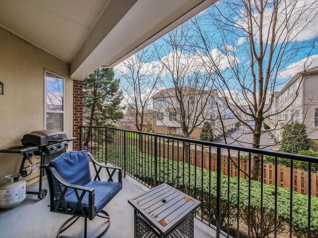3135 Town Square Drive 104, Rolling Meadows, IL 60008