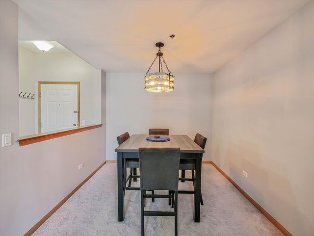 3135 Town Square Drive 104, Rolling Meadows, IL 60008