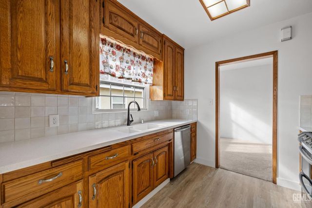 2416 Barnett Street, Bakersfield, CA 93308