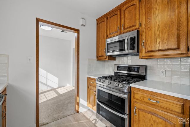 2416 Barnett Street, Bakersfield, CA 93308