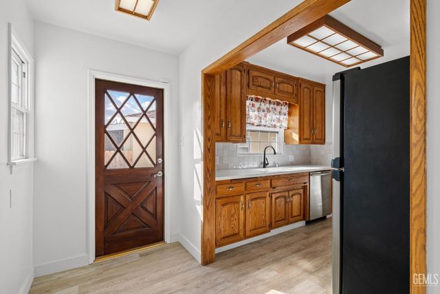 2416 Barnett Street, Bakersfield, CA 93308