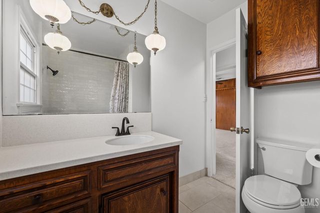 2416 Barnett Street, Bakersfield, CA 93308