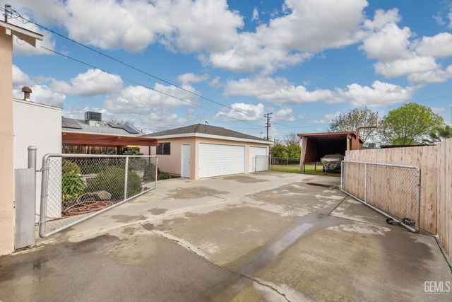 2416 Barnett Street, Bakersfield, CA 93308