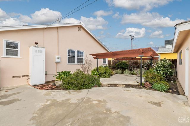 2416 Barnett Street, Bakersfield, CA 93308