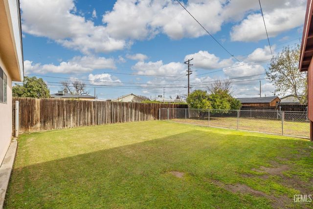 2416 Barnett Street, Bakersfield, CA 93308