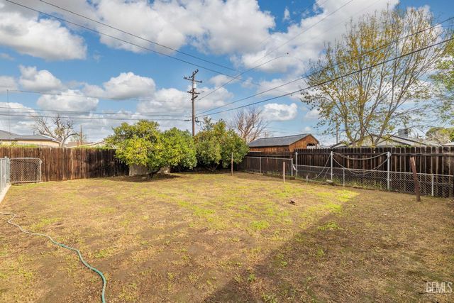 2416 Barnett Street, Bakersfield, CA 93308