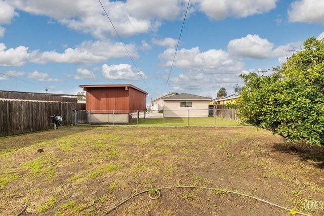 2416 Barnett Street, Bakersfield, CA 93308