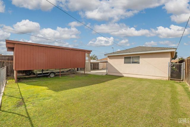 2416 Barnett Street, Bakersfield, CA 93308