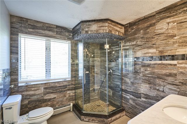 8585 Carmichael Drive, Chesterland, OH 44026