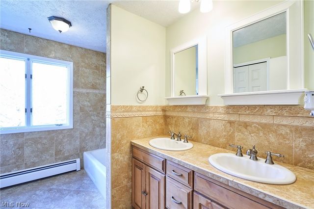 8585 Carmichael Drive, Chesterland, OH 44026