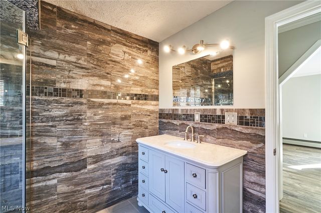8585 Carmichael Drive, Chesterland, OH 44026