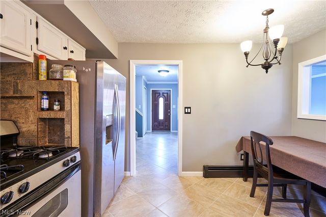 8585 Carmichael Drive, Chesterland, OH 44026