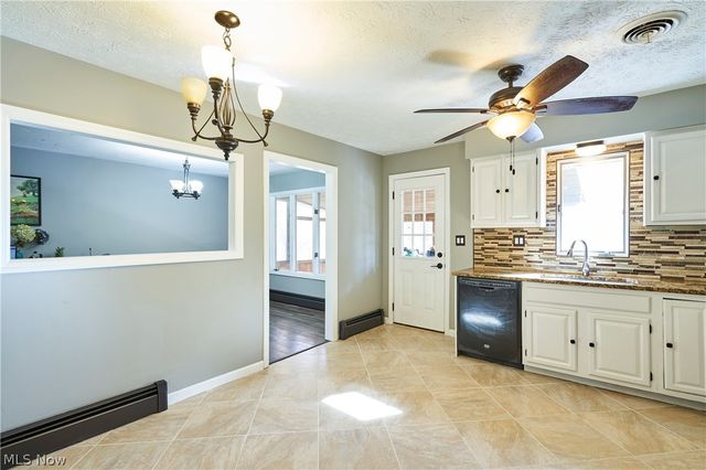 8585 Carmichael Drive, Chesterland, OH 44026