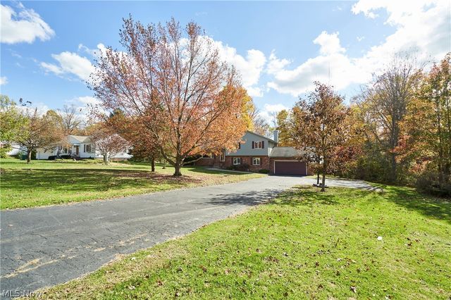 8585 Carmichael Drive, Chesterland, OH 44026