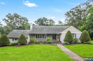 11 Old Chimney Road, Upper Saddle River, NJ 07458