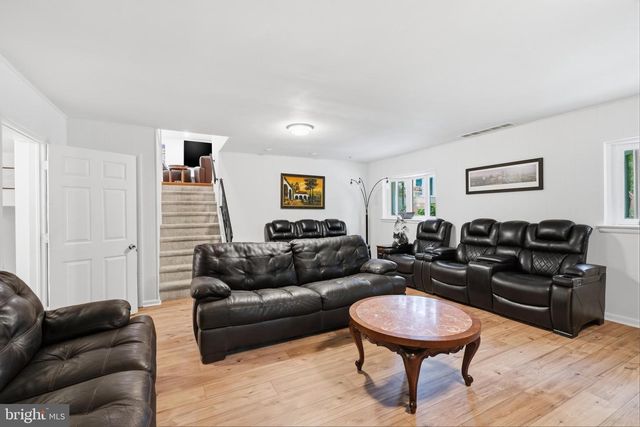 1132 LINDSAY LN, Rydal, PA 19046