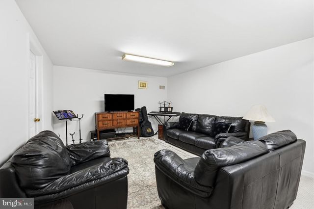 1132 LINDSAY LN, Rydal, PA 19046