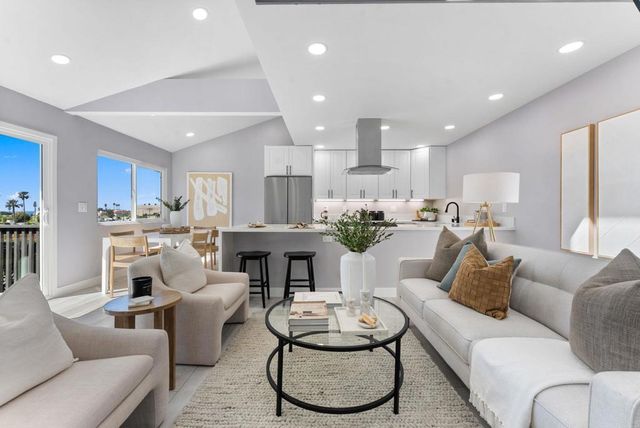 1413 La Salina, Oceanside, CA 92054