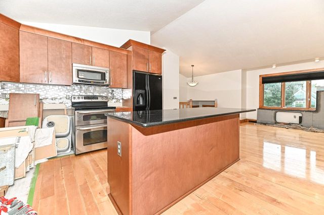 S70W19780 Thornapple COURT, Muskego, WI 53150