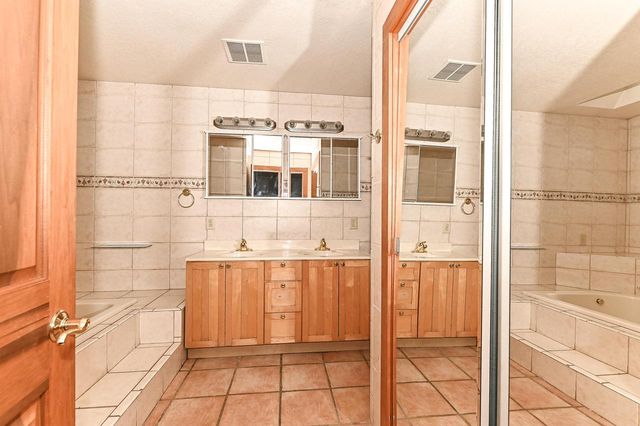 S70W19780 Thornapple COURT, Muskego, WI 53150