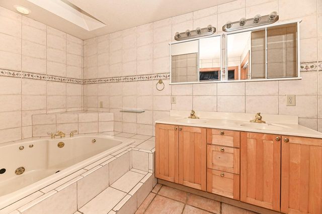 S70W19780 Thornapple COURT, Muskego, WI 53150
