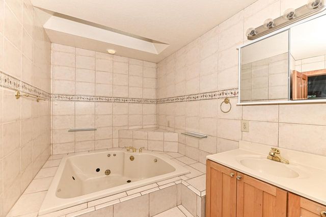 S70W19780 Thornapple COURT, Muskego, WI 53150