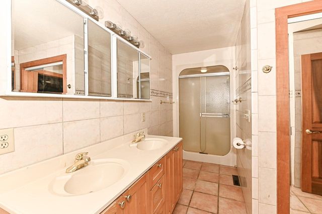 S70W19780 Thornapple COURT, Muskego, WI 53150