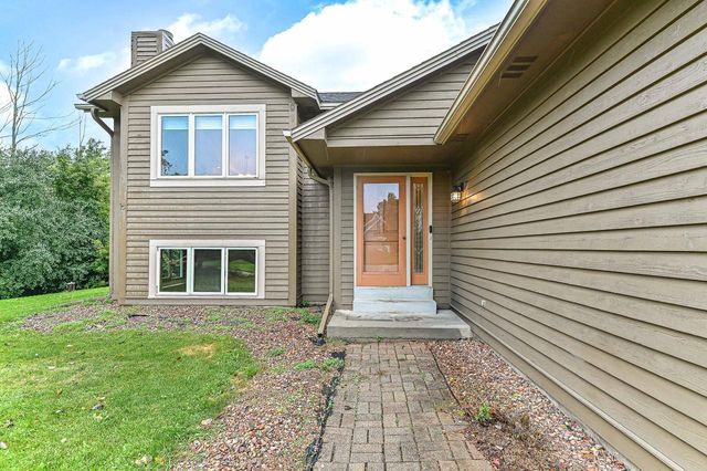 S70W19780 Thornapple COURT, Muskego, WI 53150